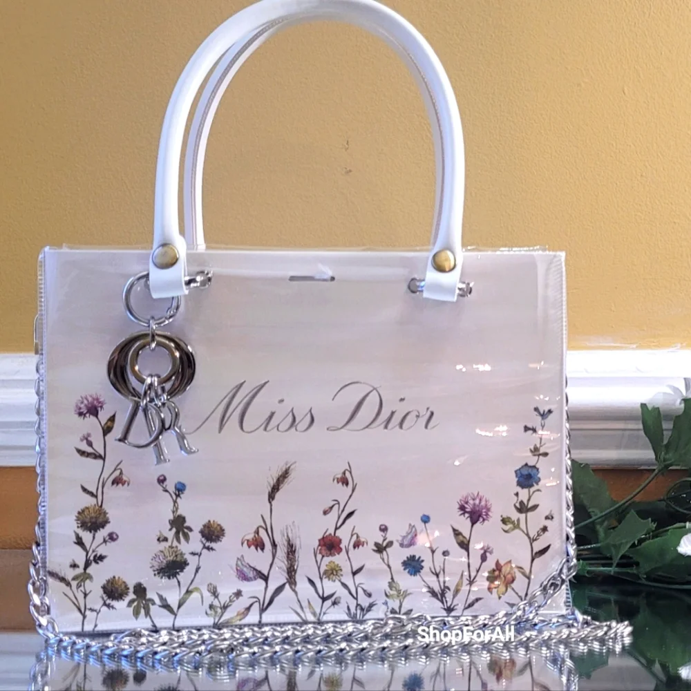 Dior - Picture 1 of 12
